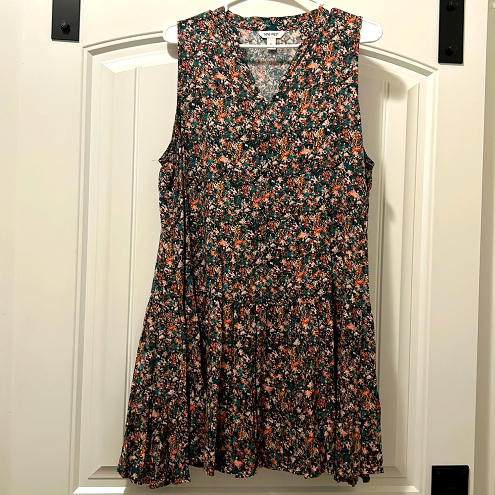 XL floral dress with ruffles pleated hemline.  Perfect for Spring and Summer!